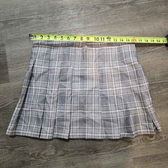Juniors plaid and pleated mini skirt size XXL - Picture 5 of 6